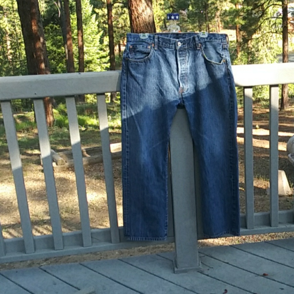 Levi 501 blue jeans...